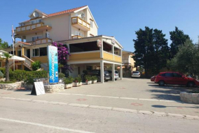 Apartments with a parking space Vrsi - Mulo, Zadar - 3276